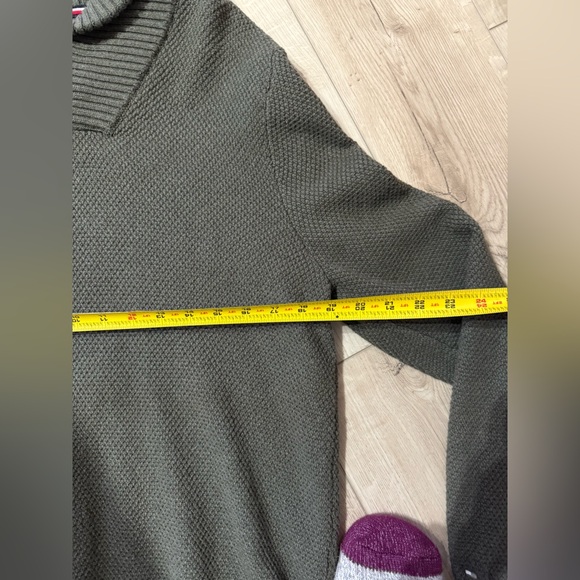 Tommy Hilfiger Sweater - Picture 8 of 8